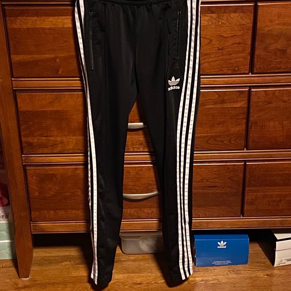 EUC - worn maybe 2 times Adidas pants